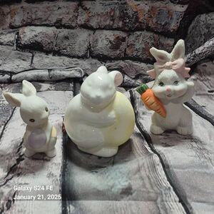 Lot of 3 Vintage Bunnies Rabbits Figurines 1987 Flocked Super Cute Carrot Eggs